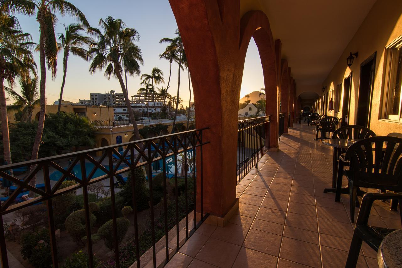 Hotel Mar De Cortez 카보산루카스 외부 사진